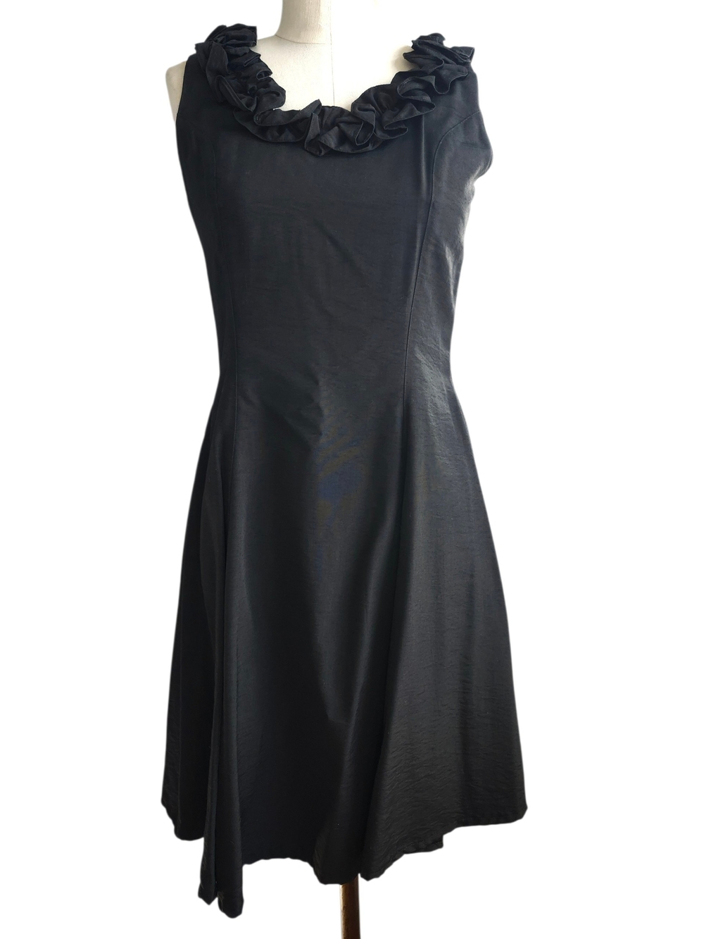VTG Veronique Melbourne LBD Ruffle Neckline Fit N Flare Crisp Rayon 8AU XS 2